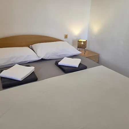 Leticia I Appartement Baška